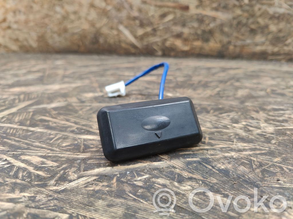Tailgate opening switch