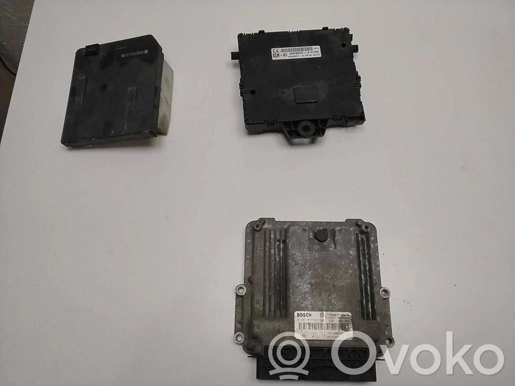 Renault Master III Dzinēja vadības bloks 