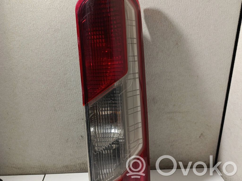 Ford Transit Takavalon polttimon suojan pidike 