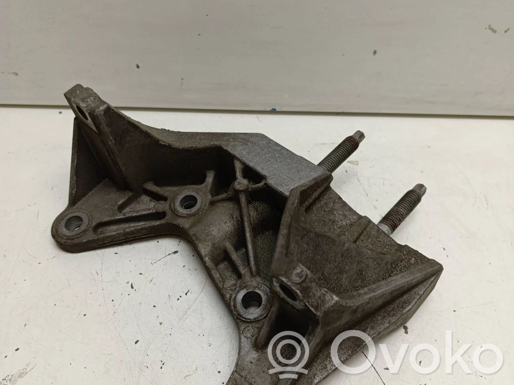 Ford Tourneo Custom Gearbox mounting bracket 