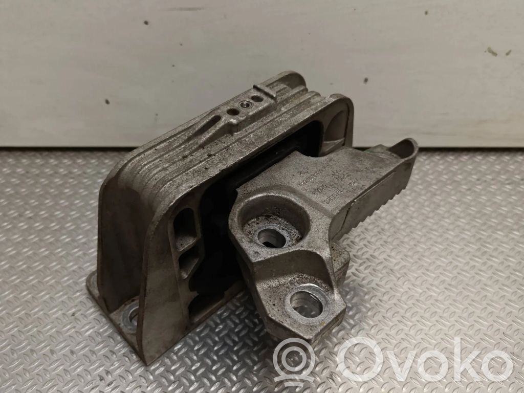 Engine mount bracket   112108180R,26020,326D75,4419377