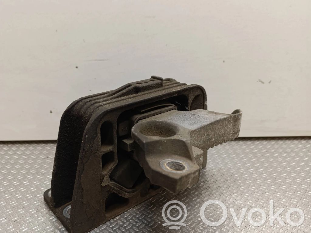 Engine mount bracket   112108180R,26018,326D75,4419377