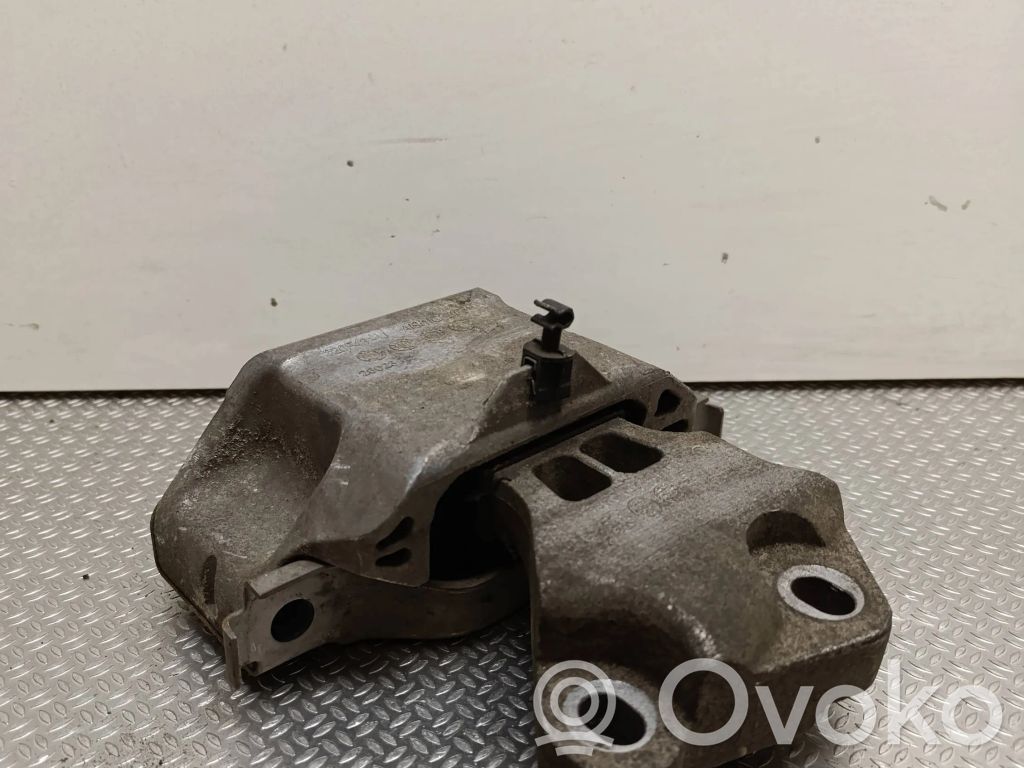 Volkswagen Crafter Engine mount bracket 