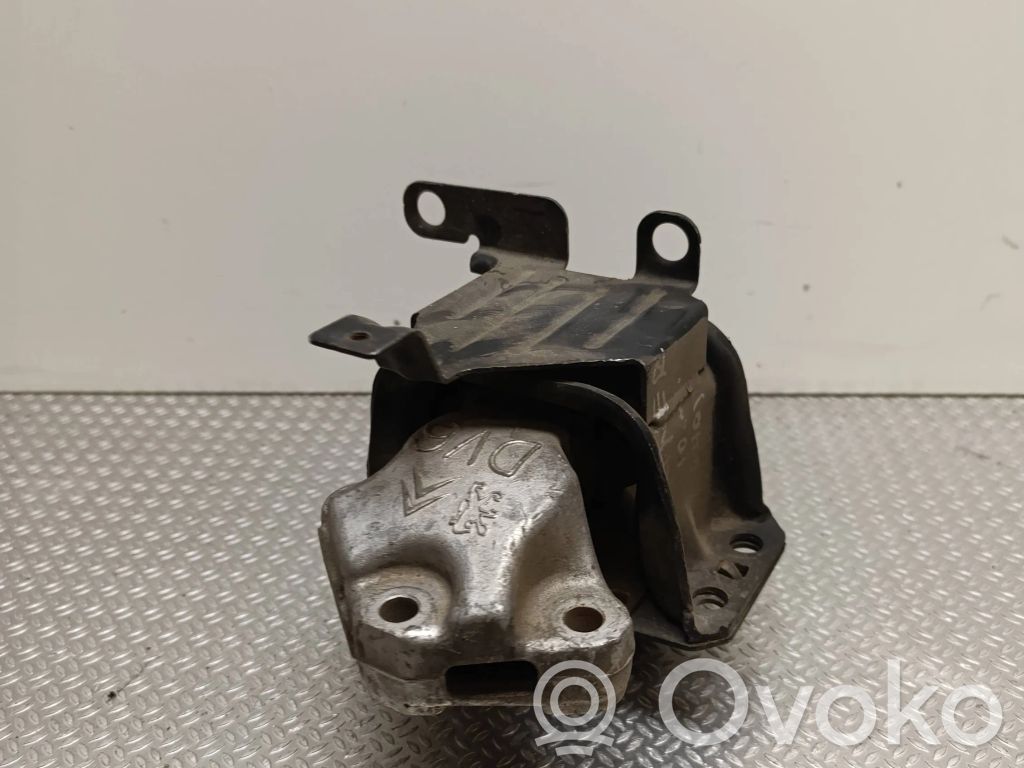 Peugeot Partner Engine mount bracket 