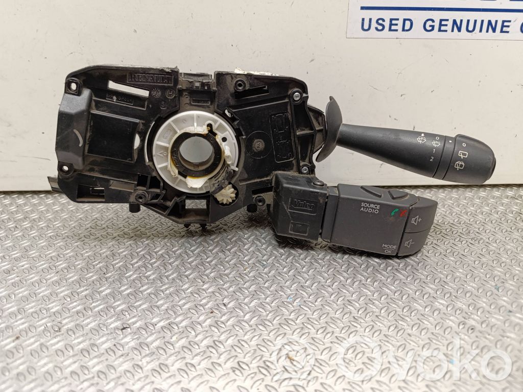 Dacia Duster Commodo, commande essuie-glace/phare 