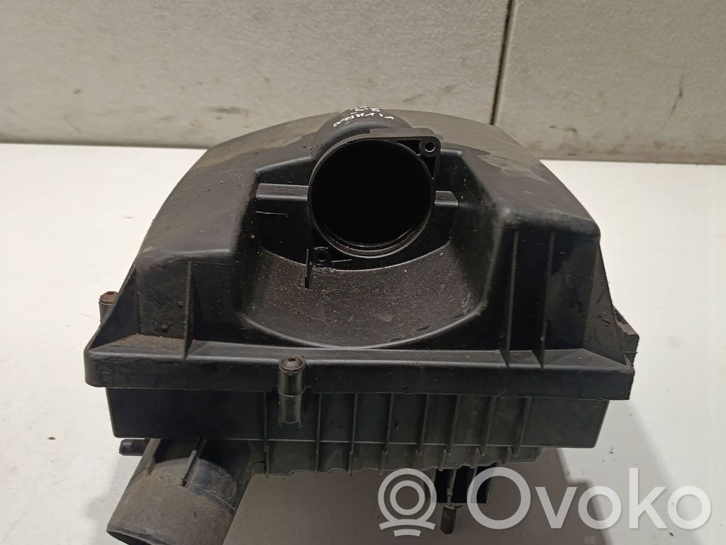 Opel Vivaro Air filter box 