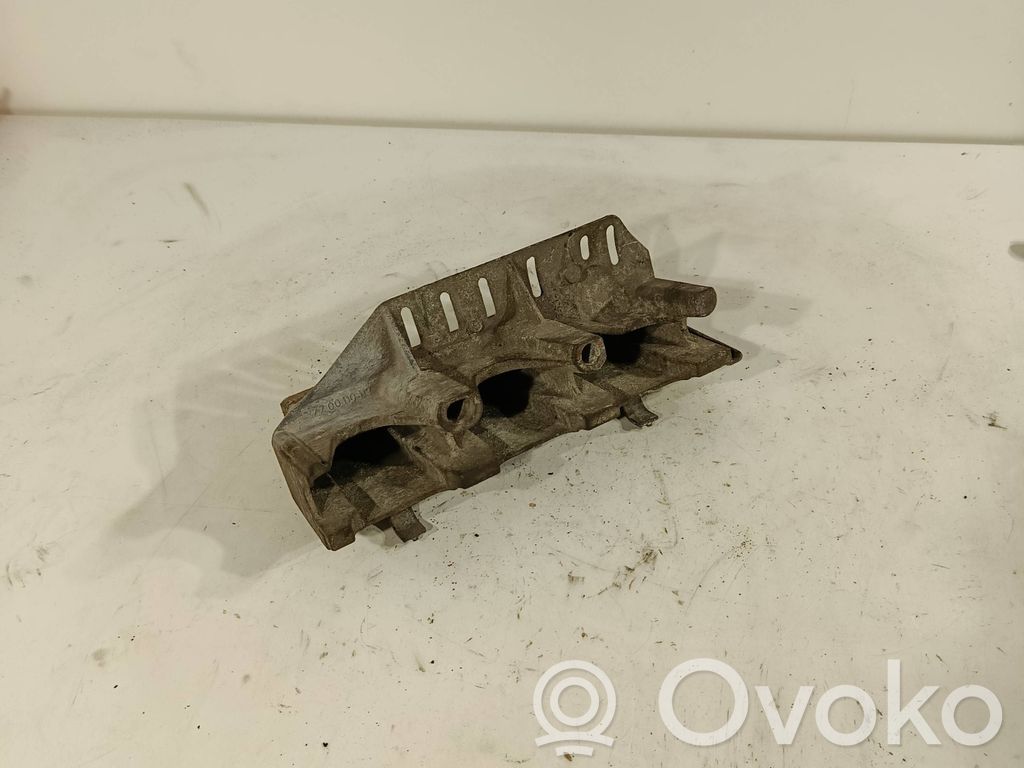 Renault Trafic II (X83) Engine mounting bracket 