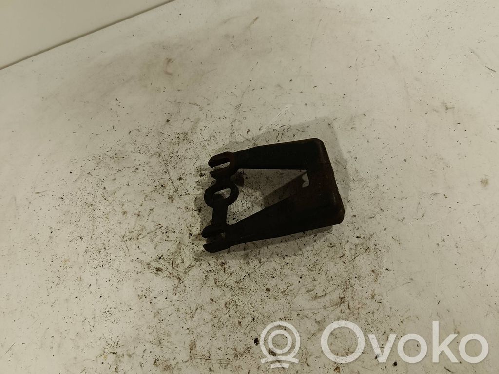 Opel Vivaro Engine mounting bracket 