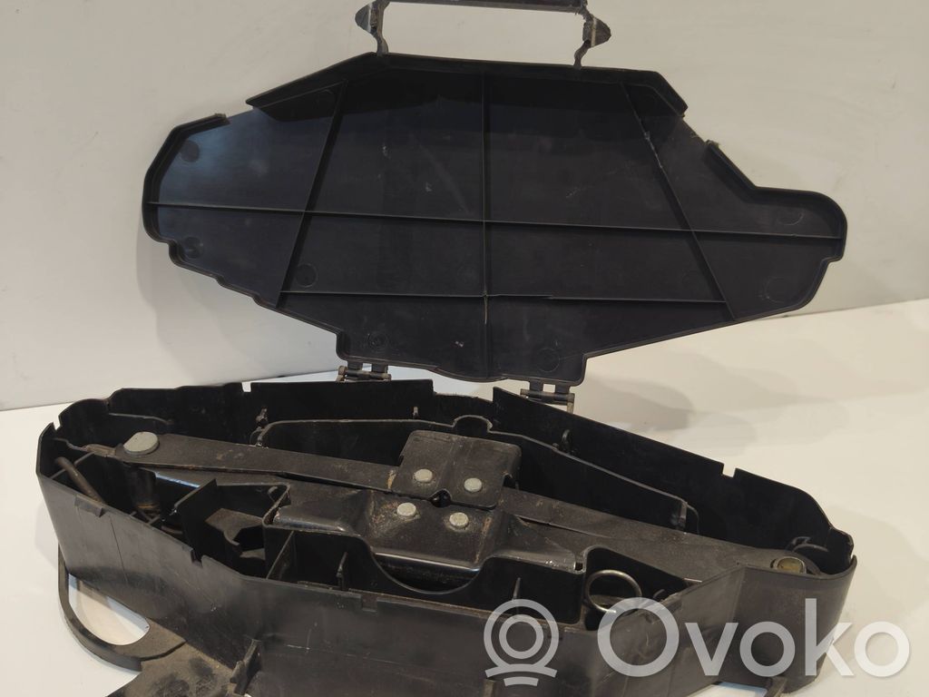 Renault Trafic II (X83) Tool set 