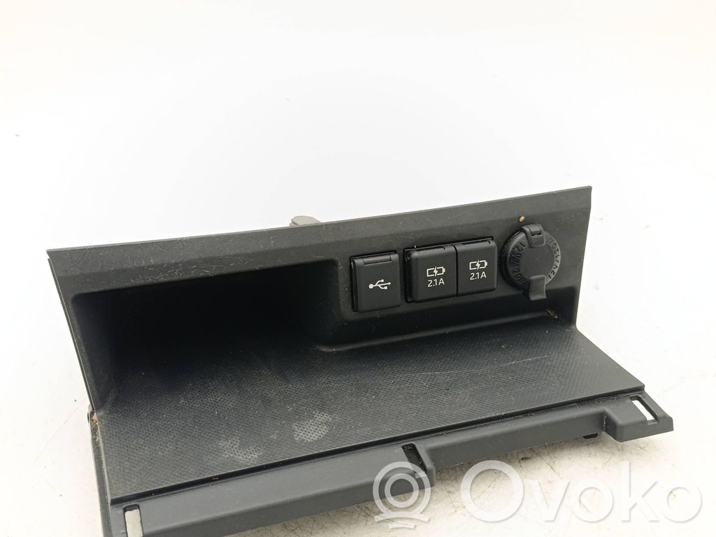 Toyota Highlander XU70 Enchufe conector USB 