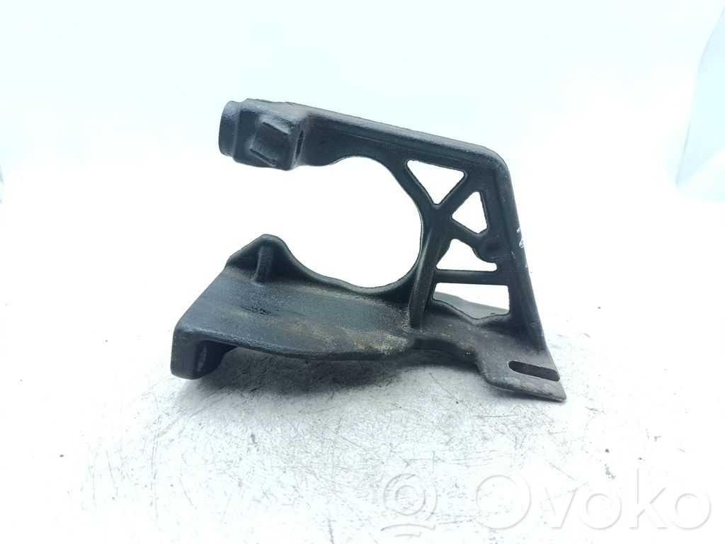 Engine mounting bracket   7854R
