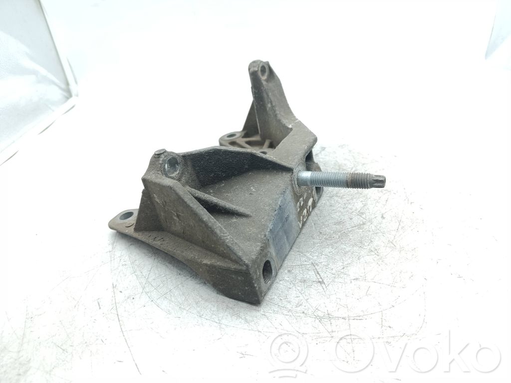 Engine mounting bracket