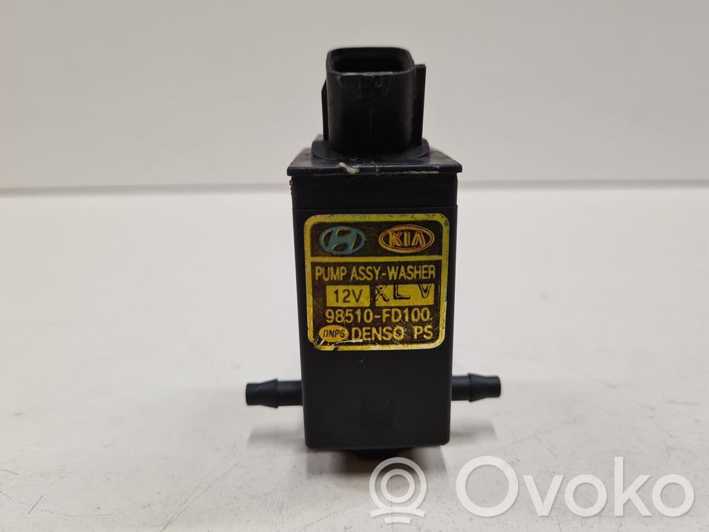 KIA Sorento Windscreen/windshield washer pump 