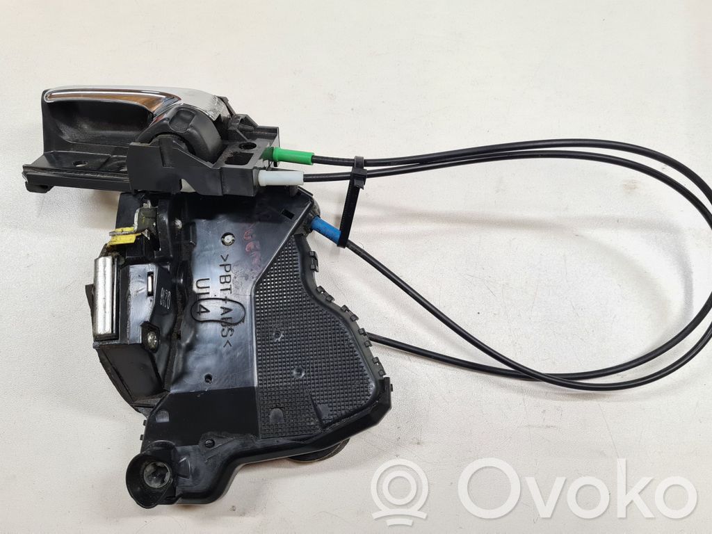 Toyota Avensis T250 Front door lock 