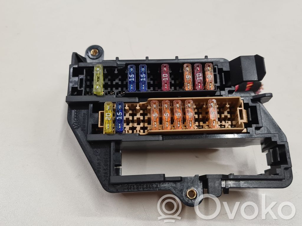 Audi A6 Allroad C6 Módulo de fusible 