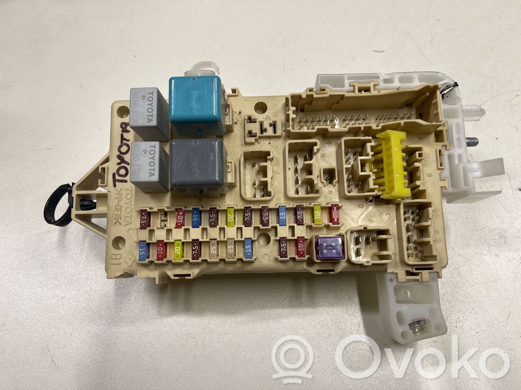 Toyota Corolla Verso E121 Módulo de fusible 