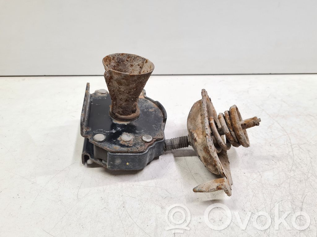 Spare wheel mounting bracket