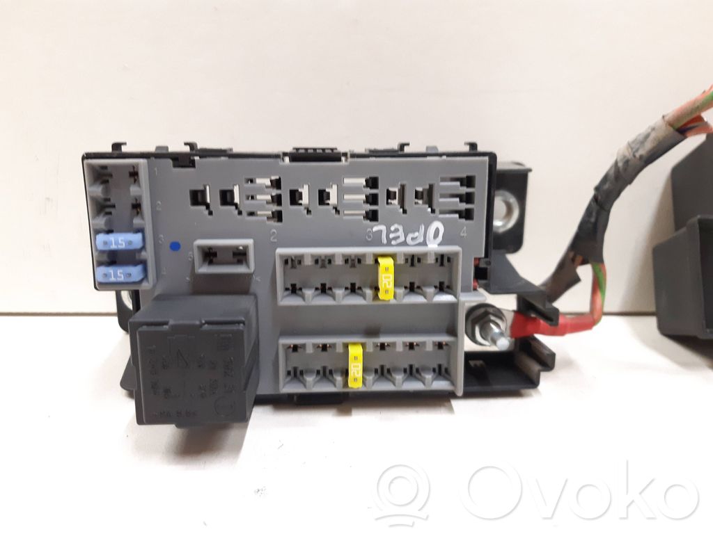 Opel Corsa D Saugiklių blokas 