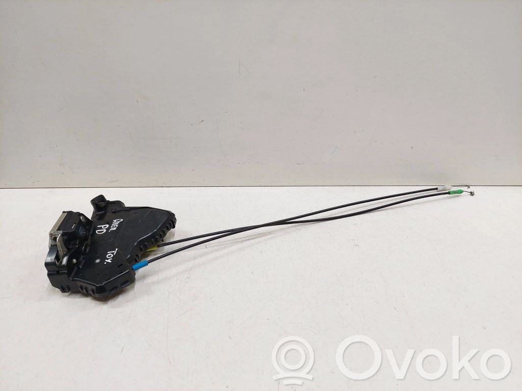 Toyota Avensis T250 Front door lock 