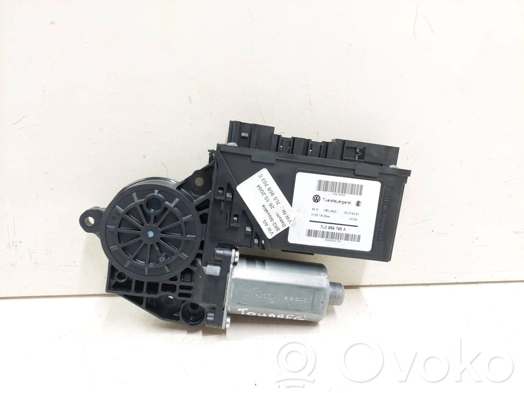 Volkswagen Touareg I Rear door window regulator motor 