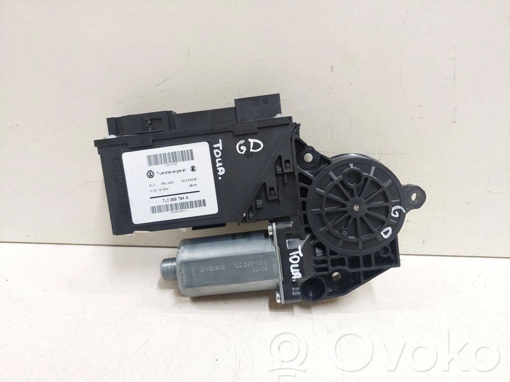 Volkswagen Touareg I Rear door window regulator motor 