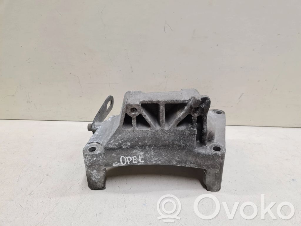 Opel Meriva A Engine mounting bracket 