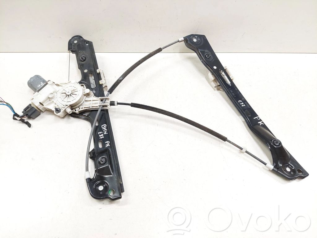 BMW 1 E81 E87 Front door window regulator with motor 