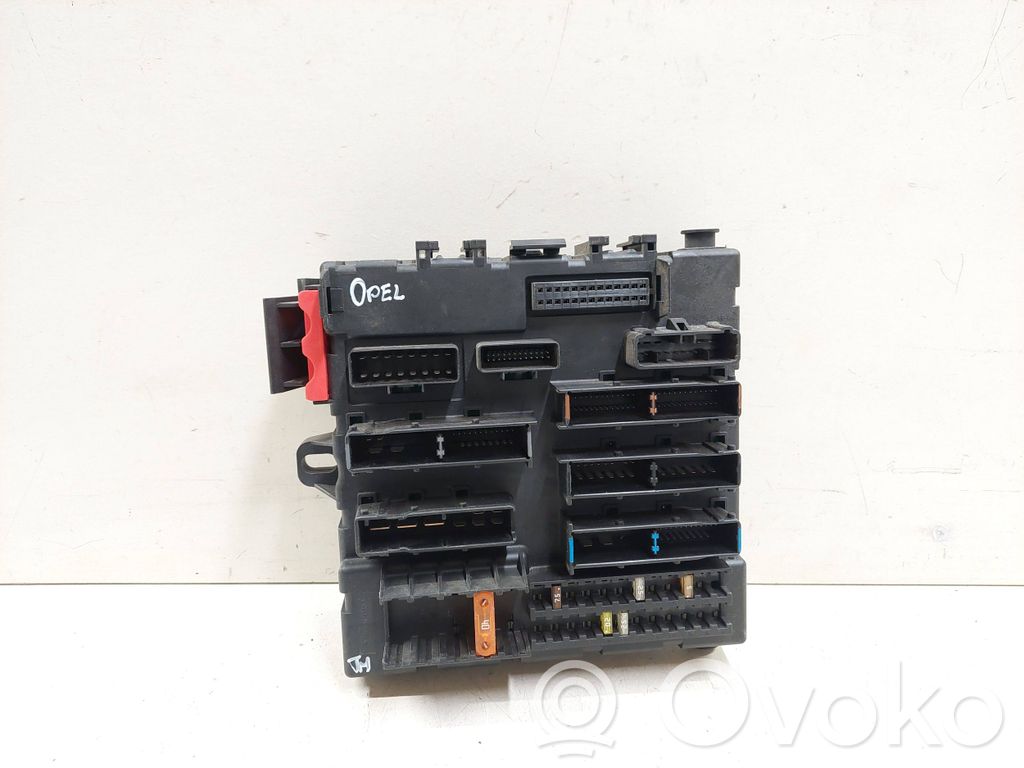 Opel Vectra C Fuse module 
