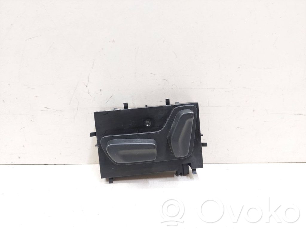 Peugeot 508 RXH Seat control switch 