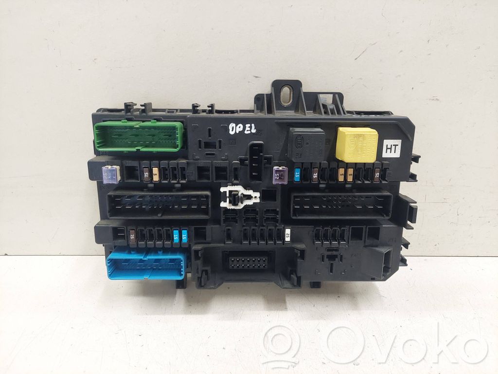 Opel Astra H Sulakemoduuli 