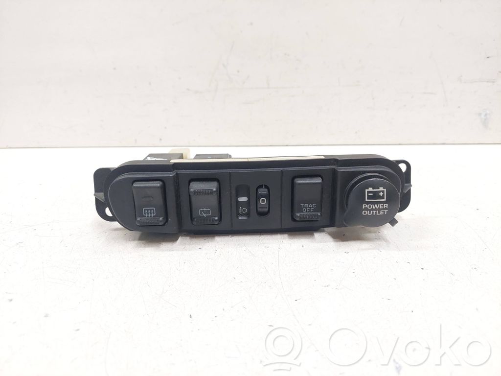 Chrysler PT Cruiser A set of switches 