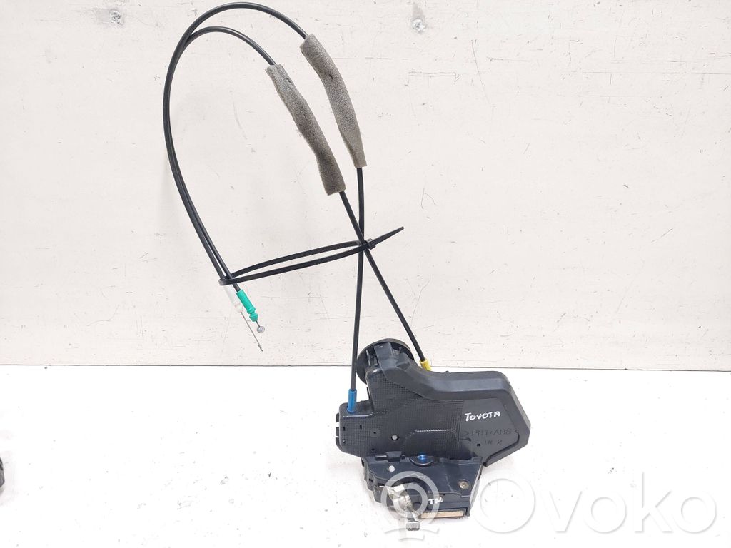 Toyota Corolla Verso E121 Aizmugurē slēdzene 