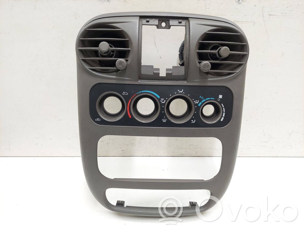 Chrysler PT Cruiser Rămă unitate radio/GPS 