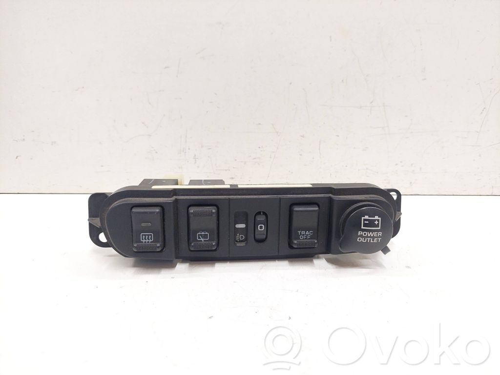Chrysler PT Cruiser A set of switches 