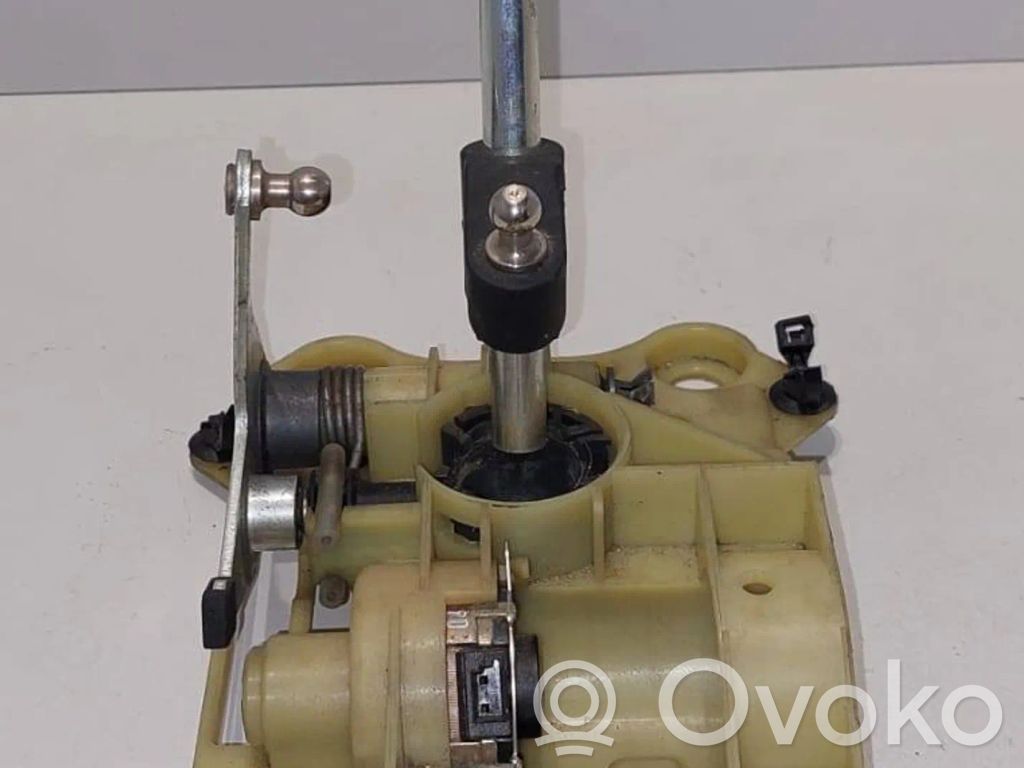Volvo C30 Pavarų perjungimo mechanizmas (kulisa) 