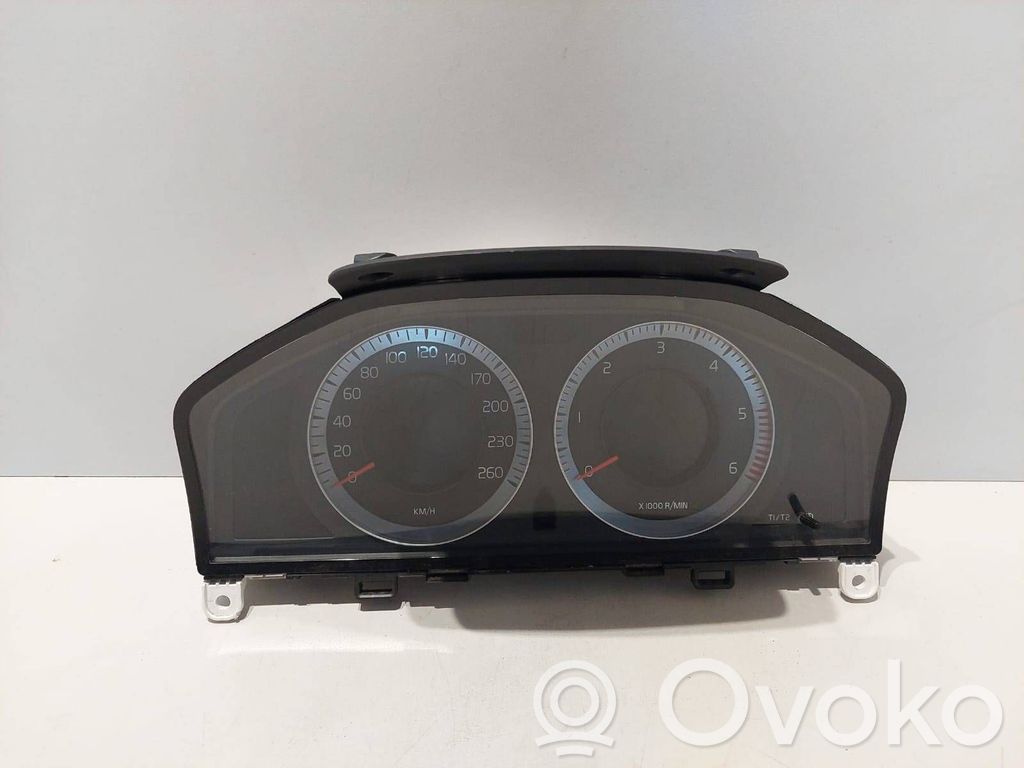 Volvo V70 Speedometer (instrument cluster) 