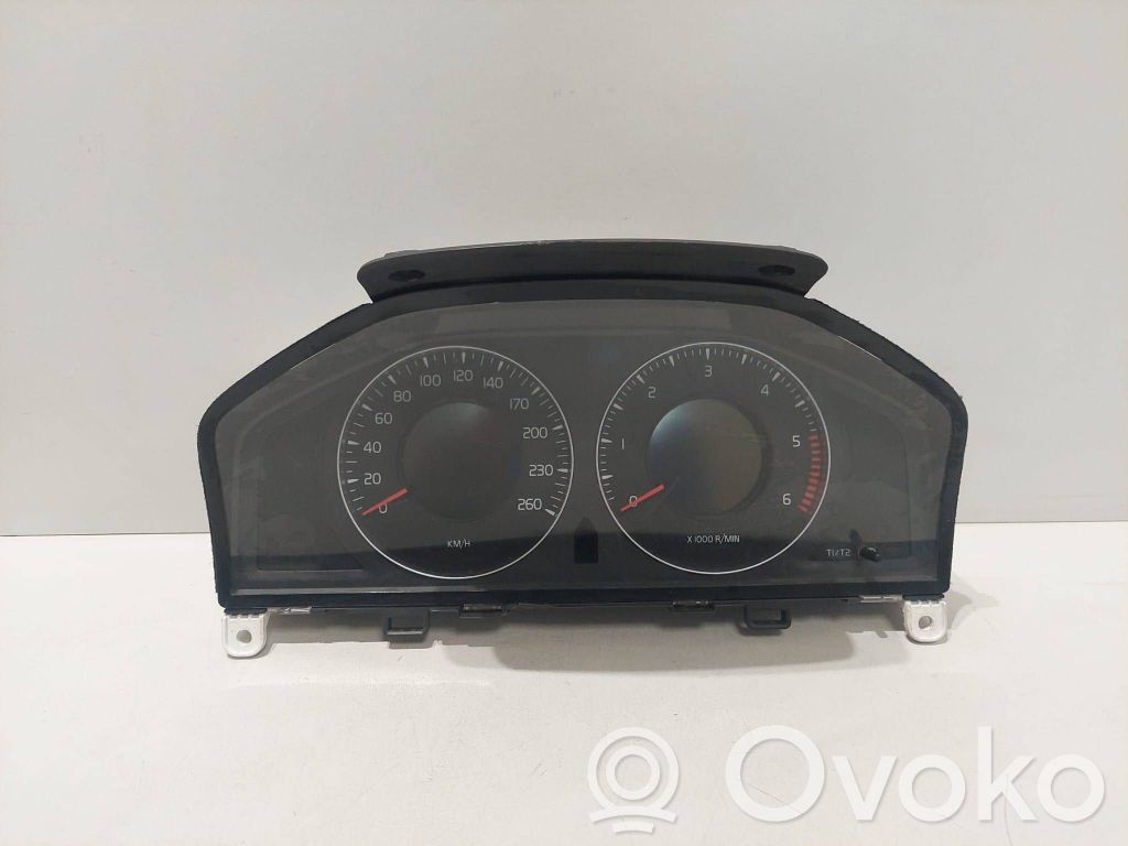 Volvo V70 Speedometer (instrument cluster) 