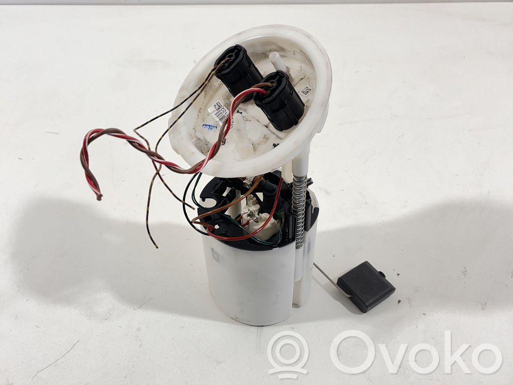 BMW 3 E92 E93 Polttoainesäiliön pumppu 