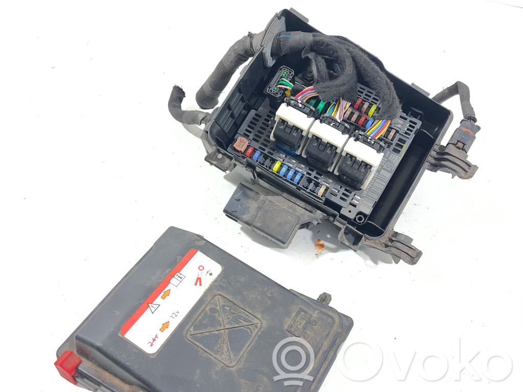 Peugeot 308 Módulo de fusible 