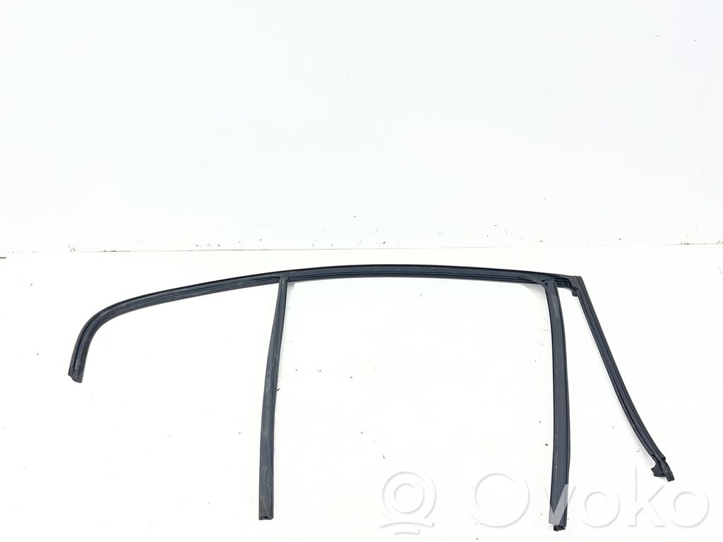 BMW 3 F30 F35 F31 Listwa / Uszczelka szyby drzwi tylnych 