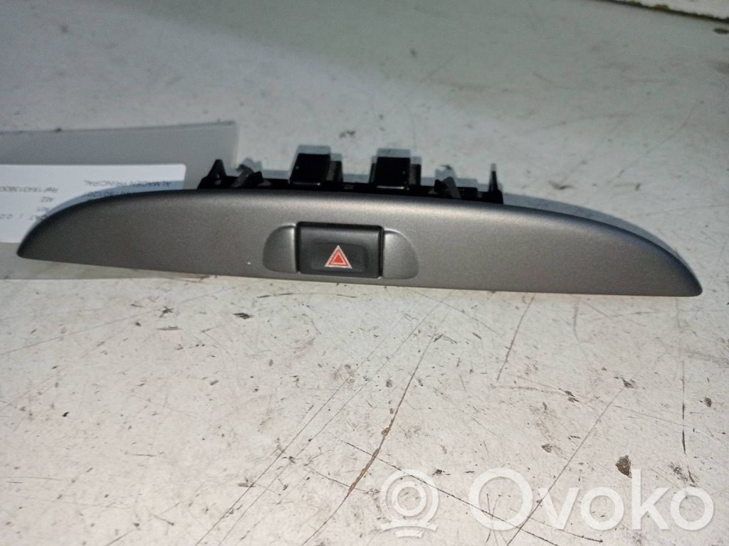 Jaguar X-Type Hazard light switch 