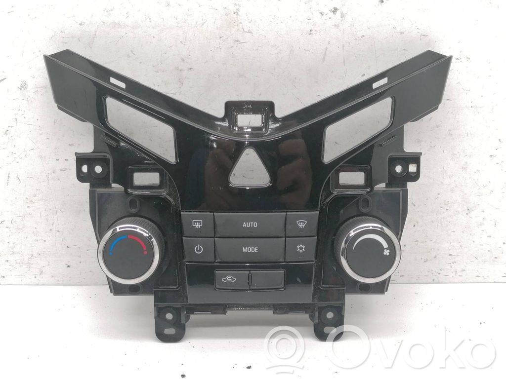 Chevrolet Cruze Climate control unit 