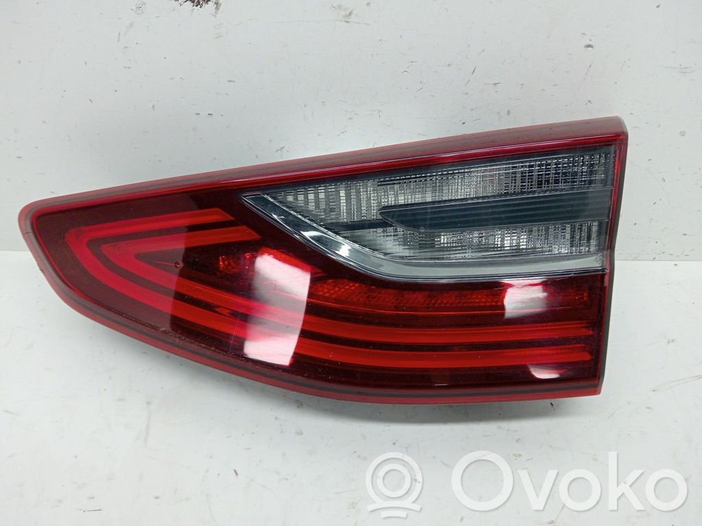 KIA Ceed Galinis žibintas dangtyje 