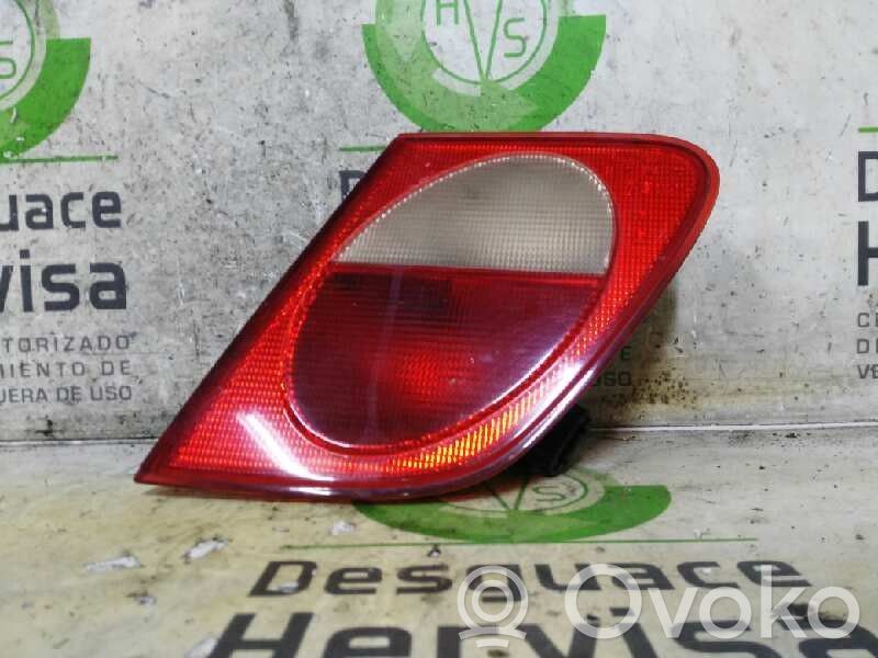 Mercedes-Benz E W210 Galinis žibintas dangtyje 