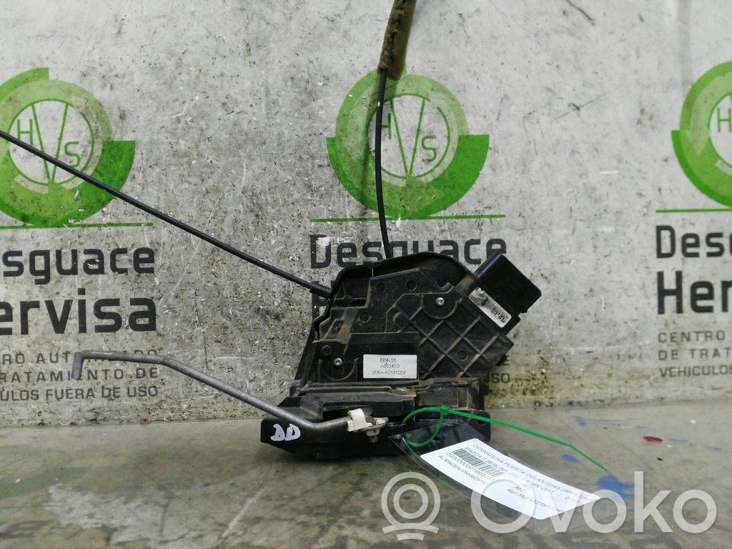 Priekšpusē slēdzene   3N6AA21812DF