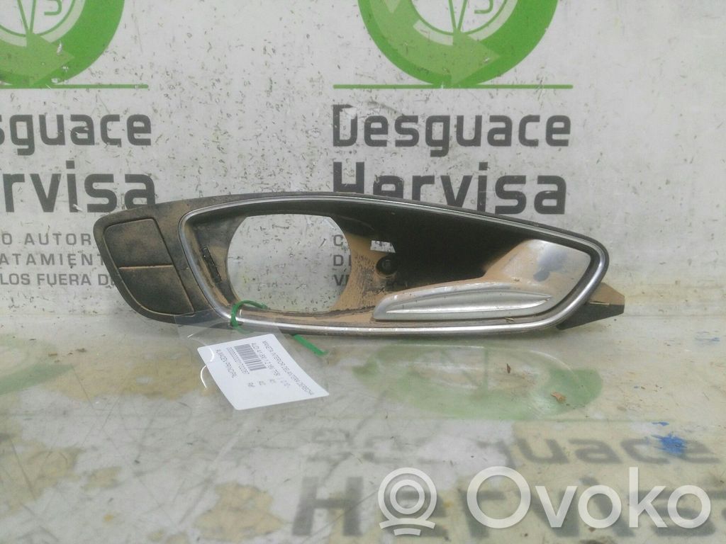 Manecilla interna puerta delantera