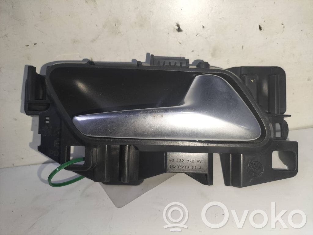 Manecilla interna puerta delantera   A006AB01