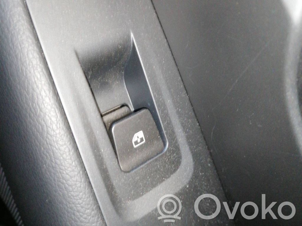 Hyundai i30 Interruttore di controllo dell’alzacristalli elettrico 