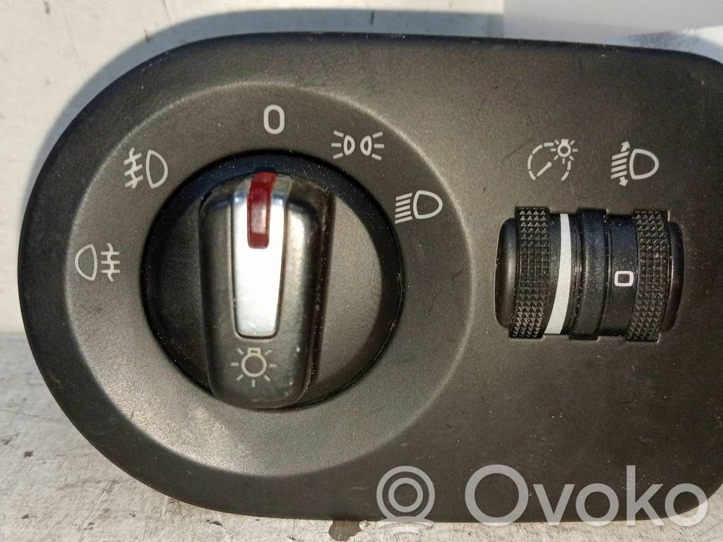 Seat Leon (1P) Interrupteur d'éclairage de la cabine dans le panneau 