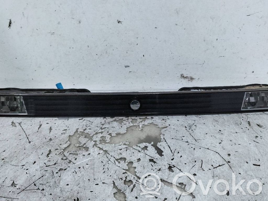 BMW 7 E65 E66 Apdaila galinio dangčio 